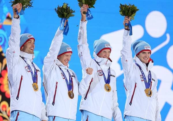 OLYMPIA - Olympische Spiele 2014 SOTSCHI,RUSSLAND,20.FEB.14 - DIVERS, OLYMPIA, SKI NORDISCH, NORDISCHE KOMBINATION - Olympische Winterspiele Sotschi 2014, Grossschanze, Teambewerb, Siegerehrung, Medaillenvergabe am Medal Plaza. Bild zeigt den Jubel von Magnus Hovdal Moan, Haavard Klemetsen, Magnus Krog und Joergen Graabak (NOR). Keywords: Medaillie.