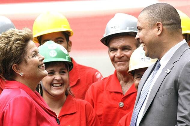 PORTO ALEGRE, Feb. 20, 2014 (Xinhua) -- Brazilian President Dilma Rousseff (L, Front) talks with former football player Ronaldo (R, Front) during the inaugural visit to Beira-Rio Stadium in Porto Alegre, Brazil, on Feb. 20, 2014. (Xinhua AGENCIA ESTADO) (ah) (sp) 