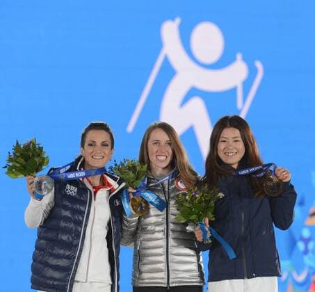 (140221) -- SOCHI, Feb. 21, 2014 (Xinhua) -- Gold medalist Maddie Bowman (C) of the United States, silver medalist Marie Martinod (L) of France and bronze medalist Onozuka Ayana of Japan pose during the awarding ceremony for the ladies ski halfpipe final of Freestyle Skiing at the 2014 Sochi Winter Olympic Games in Sochi, Feb. 21, 2014. (Xinhua Wang Yuguo) (SP)OLY-RUSSIA-SOCHI-FREESTYLE SKIING-LADIES SKI HALFPIPE FINAL 