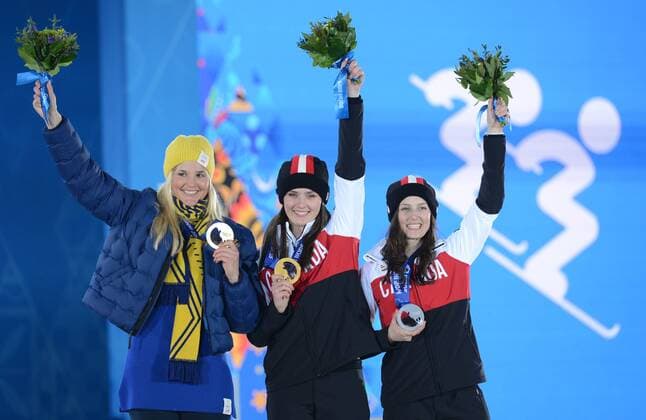(140221) -- SOCHI, Feb. 21, 2014 (Xinhua) -- Gold medalist Marielle Thompson (C) of Canada, silver medalist Kelsey Serwa (R) of Canada and bronze medalist Anna Holmlund of Sweden pose at the flower ceremony for the ladies ski cross of Freestyle Skiing at the 2014 Sochi Winter Olympic Games in Sochi, Feb. 21, 2014. (Xinhua Wang Yuguo) (SP)OLY-RUSSIA-SOCHI-FREESTYLE SKIING-LADIES SKI CROSS 