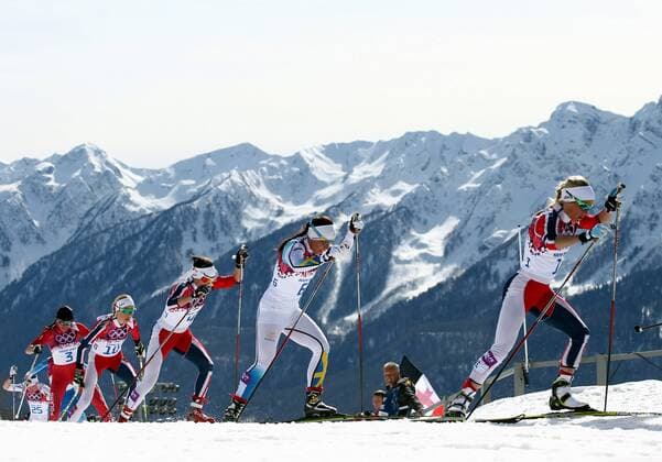 ITAR-TASS: SOCHI, RUSSIA. FEBRUARY 22, 2014. Norway s Therese Johaug (R) competes in the women s cross-country skiing 30km mass start free event at the 22nd Winter Olympic Games in Sochi, at the Laura Ski Center.  premiumd Aufmacher RE13A98F