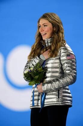OLYMPIA - Olympische Spiele 2014 SOTSCHI,RUSSLAND,22.FEB.14 - DIVERS, OLYMPIA, SKI ALPIN - Olympische Winterspiele Sotschi 2014, Slalom der Damen, Siegerehrung, Medaillenvergabe am Medal Plaza. Bild zeigt Mikaela Shiffrin (USA). 