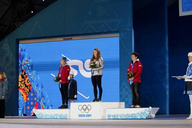 OLYMPIA - Olympische Spiele 2014 SOTSCHI,RUSSLAND,22.FEB.14 - DIVERS, OLYMPIA, SKI ALPIN - Olympische Winterspiele Sotschi 2014, Slalom der Damen, Siegerehrung, Medaillenvergabe am Medal Plaza. Bild zeigt Marlies Schild (AUT), Mikaela Shiffrin (USA) und Kathrin Zettel (AUT). Keywords: Medaille. 