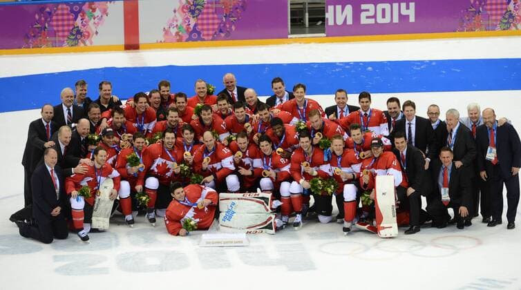 (140223) -- SOCHI, Feb. 23, 2014 (Xinhua) -- Gold medalists of Canada pose during the awarding ceremony after the men s gold medal game of Ice Hockey at the 2014 Sochi Winter Olympic Games in Sochi, Feb. 23, 2014. 