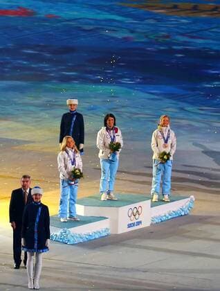 (140223) -- SOCHI, Feb. 23, 2014 (Xinhua) -- Gold medalist Marit Bjoergen (2nd R) of Norway, silver medalist Therese Johaug (3rd R) of Norway and bronze medalist Kristin Stoermer Steira (R) of Norway pose during the awarding ceremony for the ladies 30km mass start free of cross-country event at the closing ceremony of 2014 Sochi Winter Olympic Games in Sochi, Russia, Feb. 23, 2014. (Xinhua Gong Bing) (SP)OLY-RUSSIA-SOCHI-CROSS COUNTRY-LADIES 30KM MASS START FREE 