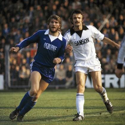 Spielszene, Lothar Wölk (VfL) links und Karl-Heinz Charly Körbel (Eintracht), Fussball, Bundesliga, 1977 1978, VfL Bochum gegen Eintracht Frankfurt 0:1 Fussball, Bundesliga, 1977 1978, Stadion an der Castroper Strasse, VfL Bochum gegen Eintracht Frankfurt 0:1, Spielszene, Lothar Wölk (VfL) links und Karl-Heinz Charly Körbel (Eintracht), football, Bundesliga, 1977 1978, Stadium an der Castroper Strasse, VfL Bochum versus Eintracht Frankfurt 0:1, scene of the match, Lothar Wölk (VfL) left and Karl-Heinz Charly Körbel (Eintracht)