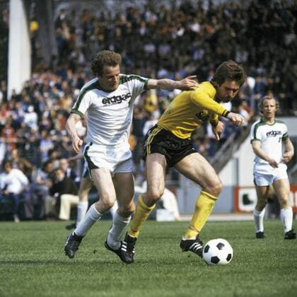 Torfestival im Rheinstadion Düsseldorf, Spielszene, Herbert Wimmer (MG) links und Mirko Votava (BVB), dahinter Berti Vogts (MG), Fussball, Bundesliga, 1977 1978, Borussia Mönchengladbach gegen Borussia Dortmund 12:0 Fussball, Bundesliga, 1977 1978, Rheinstadion Düsseldorf, Borussia Mönchengladbach gegen Borussia Dortmund 12:0, Kantersieg der Borussia, Spielszene, Herbert Wimmer (MG) links und Mirko Votava (BVB), dahinter Berti Vogts (MG), football, Bundesliga, 1977 1978, Rhine Stadium Düsseldorf, Borussia Mönchengladbach versus Borussia Dortmund 12:0, emphatic victory of Borussia, scene of the match, Herbert Wimmer (MG) left and Mirko Votava (BVB), behind Berti Vogts (MG)