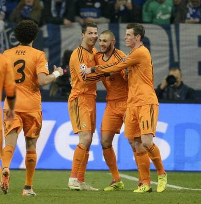 26.02.2014, Fussball Champions-League 2013 2014 Achtelfinale, FC Schalke 04 - Real Madrid, in der Veltins-Arena Gelsenkirchen. Torjubel, v.li: Christiano Ronaldo (Real Madrid), Karim Benzema (Real Madrid), Gareth Bale (Real Madrid). 