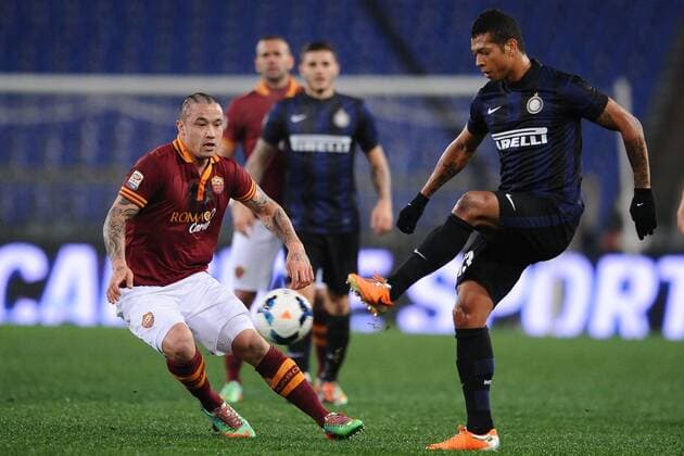 Fredy Guarin Inter, Nainggolan Roma. Roma 1-03-2014 Stadio Olimpico. Football Calcio 2013 2014 Serie A. AS Roma - Inter Mailand AntoniettaxBaldassarre