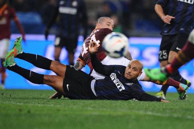 Jonathan Inter, Nainggolan Roma, sul tiro di Destro. Roma 1-03-2014 Stadio Olimpico. Football Calcio 2013 2014 Serie A. AS Roma - Inter Mailand AntoniettaxBaldassarre
