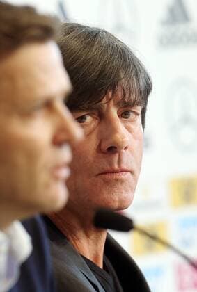 Bundestrainer Joachim Löw (DFB) . Links Teammanager Oliver Bierhoff (DFB) . Pressekonferenz DFB im Mercedes-Benz-Museum Stuttgart . Fussball-Länderspiel 2014 Deutschland-Chile in Stuttgart . Stuttgart, GER, 03.03.2014 .