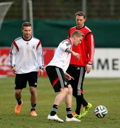 Stuttgart Fußball Nationalmannschaft Deutschland Training, v.l. Shkodran Mustafi, Andre Hahn, Manuel Neuer