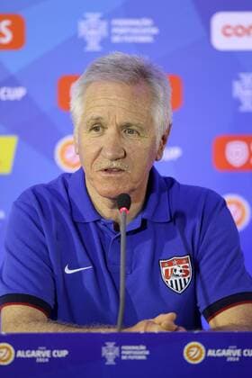 Fussball, Algarve Cup 2014, Pressekonferenz, v.li.: Trainer Thomas Sermanni (USA, United States of America, Head Coach) Einzelbild xmrx