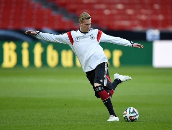 Fussball International 04.03.2014 Training der deutschen Nationalmannschaft in Stuttgart Andre Hahn am Ball 