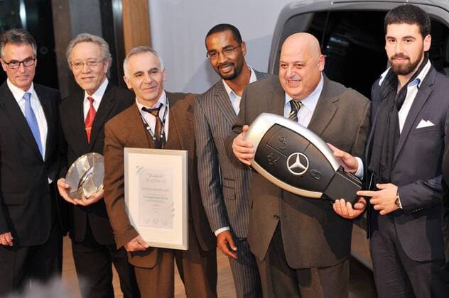 Der Preisträger in der Kategorien Verein wird der SV Türkgücü Kassel 1972 e.V. mit CACAU (DFB-Integrationsbotschafter). Deutschland, Stuttgart: Fussball, DFB : Integrationspreis des Deutschen Fussball-Bundes und Mercedes-Benz am 04.03.2014, Mercedes-Benz Museum.