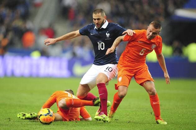 Karim Benzema (Fra) vs Stijn Schaars (Ned) - Jordy Clasie (Ned) FOOTBALL : France vs Pays Bas - MAtch Amical - 05 03 2014 JBAutissier Panoramic 