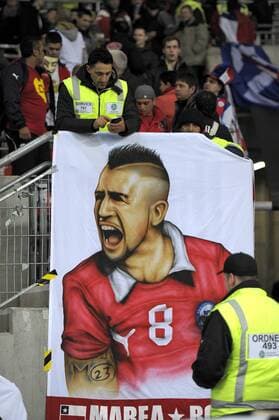 05.03.2014, Fussball Freundschaftsspiel, Deutschland - Chile, in der Mercedes-Benz-Arena Stuttgart. Fans von Arturo Vidal (Chile) haben Plakate gespannt. 