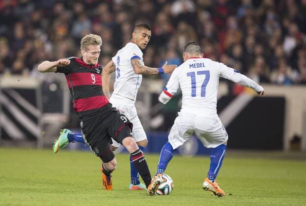 Stuttgart, 05.03.2014, Mercedes-Benz Arena Andre Schürrle (Deutschland), Arturo Vidal (Chile), Gary Medel (Chile) Deutschland - Chile mm