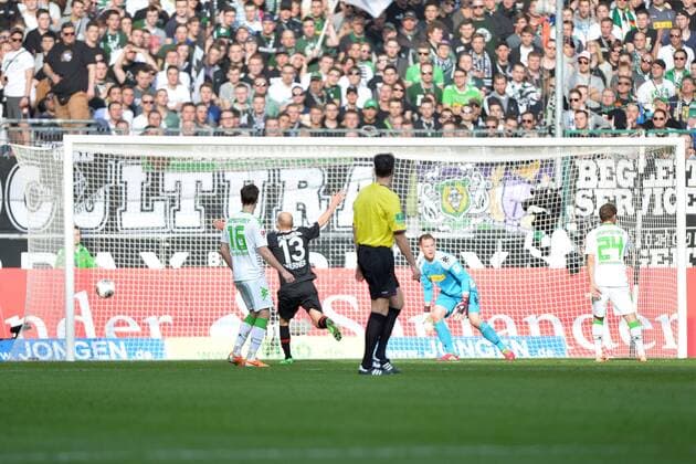 Borussia Mönchengladbach vs. FC Augsburg --- Fussball --- 1.Bundesliga --- 08.03.2014 Tor zum 1:1, von links: Havard Nordtveit (Mönchengladbach), Tobias Werner (Augsburg), Marc-Andre ter Stegen (Mönchengladbach), Tony Jantschke (Mönchengladbach), Freisteller, Aktion