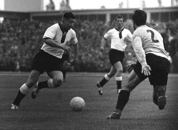WM 1958 Deutschland - Argentinien 3:1 v.l.: Helmut Rahn, Fritz Walter und Pedro Delacha. HM