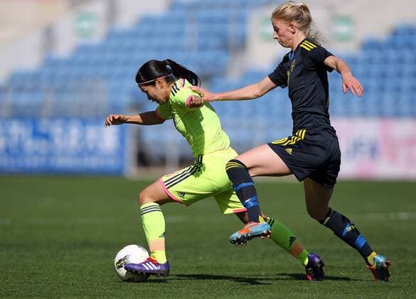 Fussball, Algarve Cup 2014, Japan - Schweden, v.li.: Nahomi Kawasumi (Japan), Sofia Jakobsson (Schweden), im Zweikampf, Duell, duel, tackle, Aktion, Action xmrx