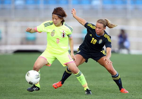 Fussball, Algarve Cup 2014, Japan - Schweden, v.li.: Aya Miyama (Japan), Jessica Samuelsson (Schweden), im Zweikampf, Duell, duel, tackle, Aktion, Action xmrx