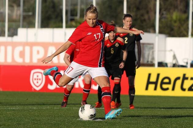 Fussball, Frauen, Algarve Cup 2014, Norwegen - Deutschland, v.li.: Lene Mykjaland (Norwegen) erzielt das Tor zum , scores the goal 1:0 per Foulelfmeter. xfsx