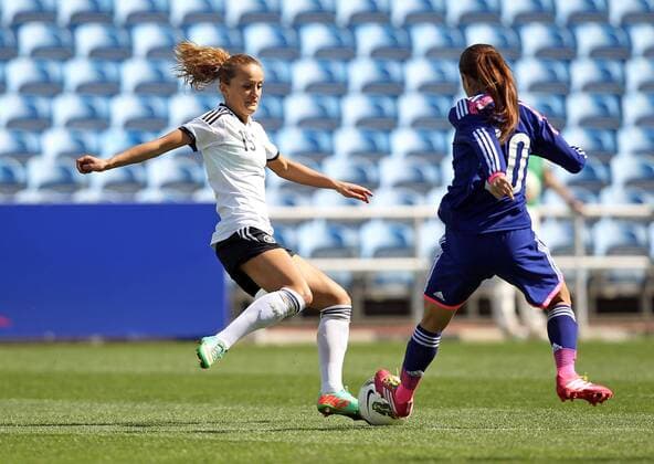 Fussball, Algarve Cup 2014, Deutschland - Japan, v.li.: Fatmire Lira Alushi (Deutschland), Homare Sawa (Japan), im Zweikampf, Duell, duel, tackle, Aktion, Action xmrx