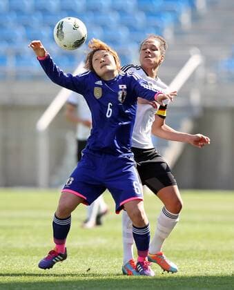 Fussball, Algarve Cup 2014, Deutschland - Japan, v.li.: Mizuho Sakaguchi (Japan), Celia Okoyino Sasic (Deutschland), im Zweikampf, Duell, duel, tackle, Aktion, Action xmrx
