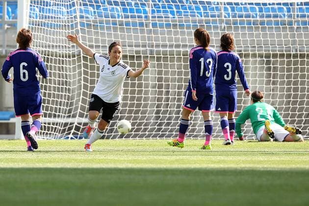 Fussball, Algarve Cup 2014, Deutschland - Japan, v.li.: Nadine Keßler (Deutschland) mit Torjubel, celebrate the goal, goal celebration, Jubel über das Tor 1:0 xmrx