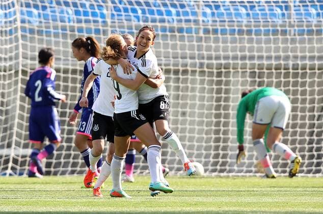 Fussball, Algarve Cup 2014, Deutschland - Japan, v.li.: Nr. 8 Nadine Keßler (Deutschland) mit Torjubel, celebrate the goal, goal celebration, Jubel über das Tor 1:0 xmrx