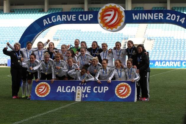 Fussball, Algarve Cup 2014, Deutschland, v.li.: Deutsche Spielerinnen feiern den Algarve Cup Sieg xfsx