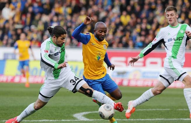 Ricardo Rodriguez (VfL Wolfsburg), Domi Kumbela (Eintracht Braunschweig), Robin Knoche (Wolfsburg) Eintracht Braunschweig vs. VfL Wolfsburg