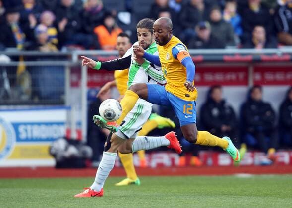 Ricardo Rodriguez, Dominick Kumbela Zweikampf Aktion Spielszene Eintracht Braunschweig - VfL Wolfsburg Bundesliga DFL 15.03.2014 Fußball Fussball Eintracht-Stadion Braunschweig Herren Saison 2013 2014