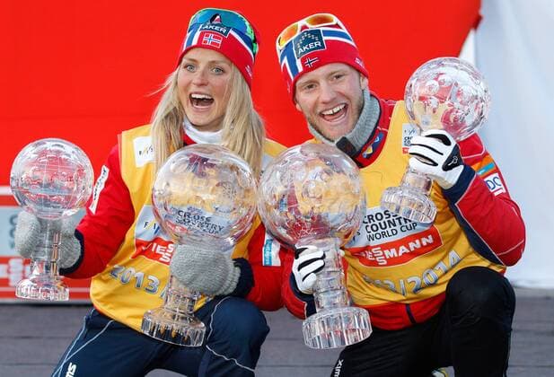 SKI NORDISCH - FIS WC Falun FALUN,SCHWEDEN,16.MAR.14 - SKI NORDISCH, LANGLAUF - FIS Weltcup Finale, Siegerehrung. Bild zeigt den Jubel von Therese Johaug (NOR) mit der kleinen Kristallkugel sowie der grossen Kristallkugel und Martin Johnsrud Sundby (NOR) mit der kleinen Kristallkugel sowie der grossen Kristallkugel. Keywords: Trophäe, Gesamtweltcup, Distanzweltcup. 