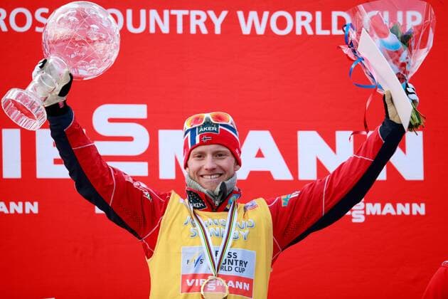 SKI NORDISCH - FIS WC Falun FALUN,SCHWEDEN,16.MAR.14 - SKI NORDISCH, LANGLAUF - FIS Weltcup Finale, Siegerehrung. Bild zeigt den Jubel von Martin Johnsrud Sundby (NOR) mit der grossen Kristallkugel. Keywords: Trophaee, Gesamtweltcup, Medaille. 