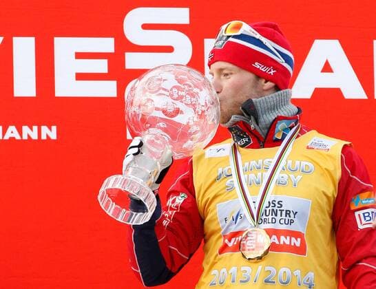 SKI NORDISCH - FIS WC Falun FALUN,SCHWEDEN,16.MAR.14 - SKI NORDISCH, LANGLAUF - FIS Weltcup Finale, Siegerehrung. Bild zeigt Martin Johnsrud Sundby (NOR) mit der grossen Kristallkugel. Keywords: Trophaee, Gesamtweltcup, Medaille. 