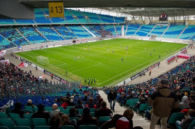 16. März 2014: Leipzig, Red Bull Arena: Fussball 3. Liga: RB Leipzig - : Fans von RB Leipzig beobachten das Spiel aus dem Fanblock.