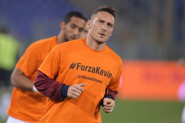 As Roma player Francesco Totti wears a shirt for his injured teammate Kevin Strootman Roma 17-03-2014 Stadio Olimpico - Football Calcio 2013 2014 Campionato italiano Serie A AS Roma - Udinese Calcio andreaxstaccioli