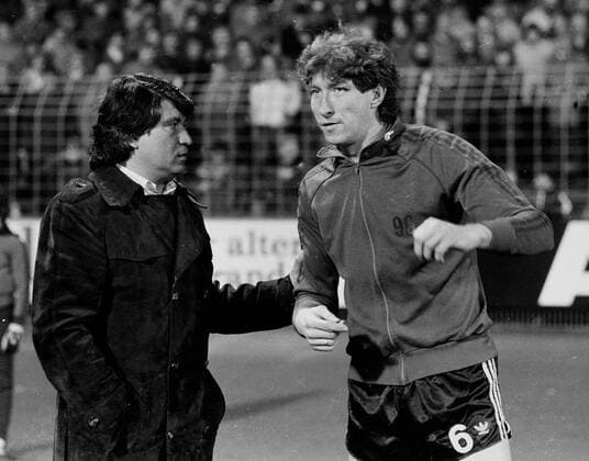 Bayer Uerdingen - Hannover 96 Trainer Werner Biskup mit Dieter Schatzschneider HM