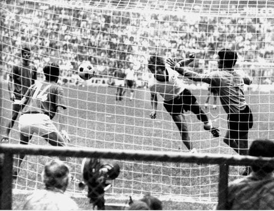 FB WM 1970 Deutschland - Italien 3:4 Tor 3:3 durch Gerd Müller, 14= Gianni Riva, Torwart = Enrico Albertosi HM