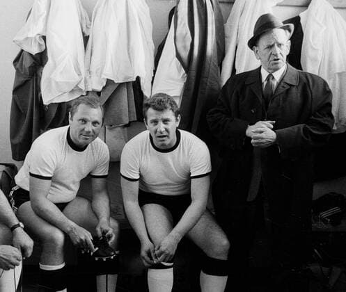 WM Elf 1954 - Prominentenauswahl 14.4.1969. V.l: Max Morlock, Hans Schaefer und Alt-Bundestrainer Sepp Herberger. HM