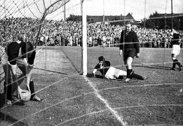 Borussia VFL Mönchengladbach - Fortuna Düsseldorf 26.08.1956 Toni Turek (Borussia) nach Gegentor enttäuscht HM