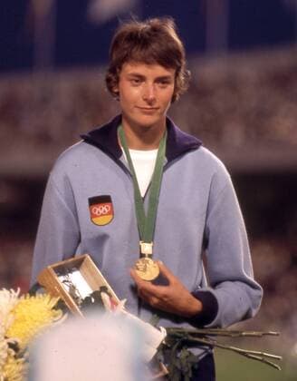 Olympiade 1968 in Mexiko Fünfkampf Siegerehrung: Ingrid Mickler Becker (BR Deutschland) holt Gold. HM