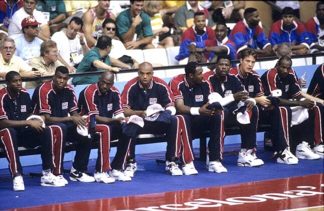 Olympiade 1992 in Barcelona: Basketball: Das Dream Team der USA, v.li.: Earvin Magic Johnson, David Robinson, Michael Jordan, Charles Barkley, Karl Malone, Patrick Ewing, Christian Laettner, Clyde Drexler HM