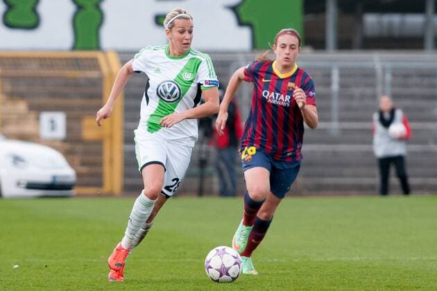Fussball, Frauen Champions-League Viertelfinale, VfL Wolfsburg - FC Barcelona, v.li.: Lena Gössling (Lena Gössling, VfL Wolfsburg), Alexia Putellas (FC Barcelona), xobx