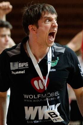 Handball, 2. Bundesliga, DJK Rimpar Wölfe - TuSEM Essen, v.li.: Trainer Jens Bürkle (DJK Rimpar Wölfe) enttäuscht schauend, Enttäuschung, disappointed xfsx