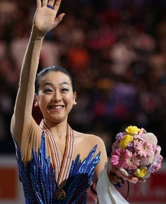 (140329) -- SAITAMA, March 29, 2014 (Xinhua) -- Mao Asada of Japan waves to the spectators during the awarding ceremony for the Lady s event of the International Skating Union s (ISU) World Figure Skating Championships in Saitama, Japan, March 29, 2014. Mao Asada titled the event with a total score of 216.69 points. (Xinhua Stringer) (SP)JAPAN-SAITAMA-ISU WORLD FIGURE SKATING CHAMPIONSHIPS 
