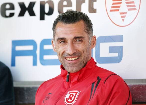 Regensburg, 29.03.2014, Jahnstadion, Fussball, 3.Liga, 32. Spieltag , SSV Jahn Regensburg vs. RB Leipzig 0:3 (0:2) , Im Bild: Trainer Thomas Stratos (Regensburg) ,