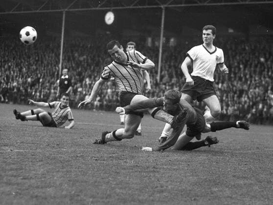 Alemannia Aachen - FC Bayern München vom 16.6.1965: Spielszene u.a. mit Franz Beckenbauer und Torwart Sepp Maier HM